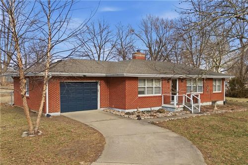 801 Nw Thieme St, Grain Valley, MO, 64029-9306 | Card Image