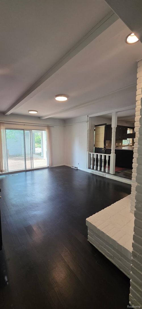 932 Pierce St, Birmingham, MI, 48009-1774 | Card Image