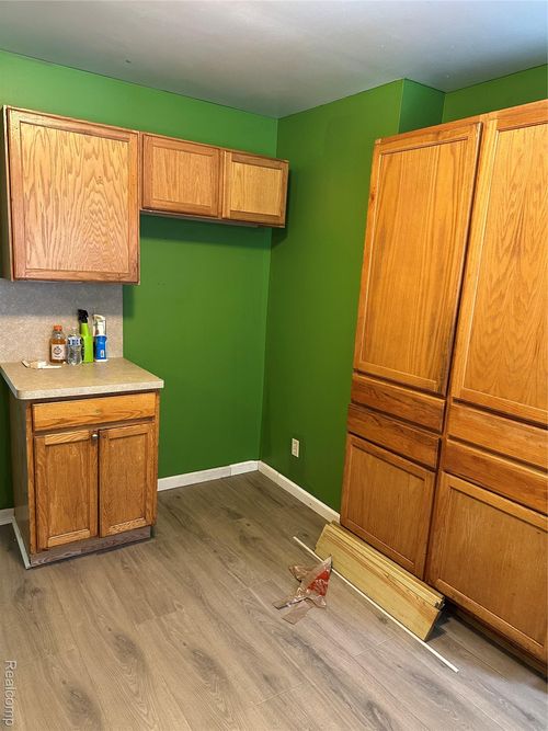 24602 Berry Ave, Warren, MI, 48089-2133 | Card Image