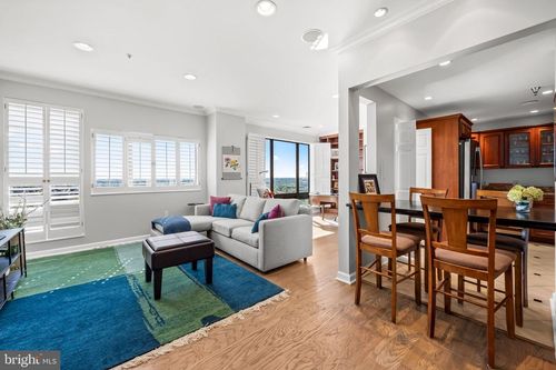 apt-1103-10 E Lee St, BALTIMORE, MD, 21202-6017 | Card Image