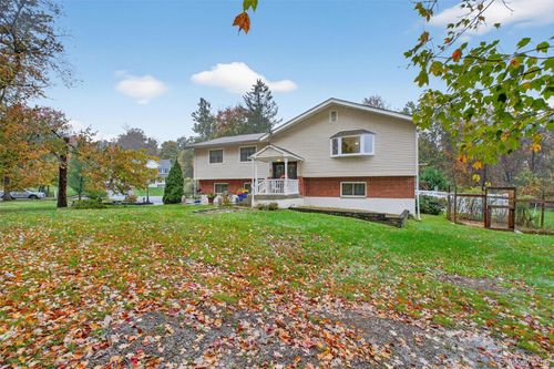 74 Lyndon Rd, Fishkill, NY, 12524-3017 | Card Image