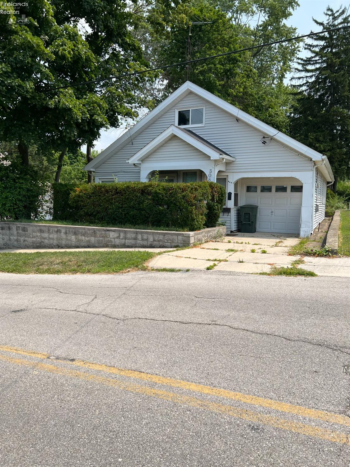 Mulberry St, Clyde, OH 43410