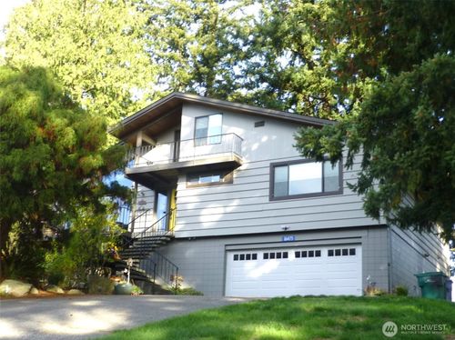 16475 Fairway Dr, Burlington, WA, 98233-3820 | Card Image