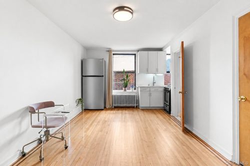 4-n-300 8th Avenue, New York, NY, 11215 | Card Image