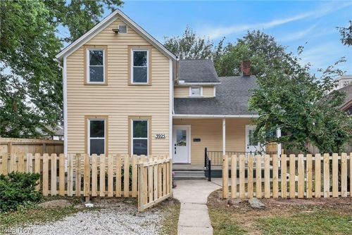 3925 Bridge Ave, Cleveland, OH, 44113-3300 | Card Image