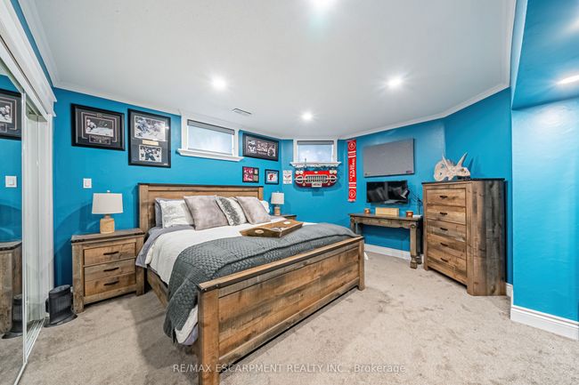 70 Oak Ave, House other with 6 bedrooms, 4 bathrooms and 7 parking in Dundas ON | Image 30