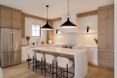 15 South Waverly, Boston, MA, 02135 | Card Image