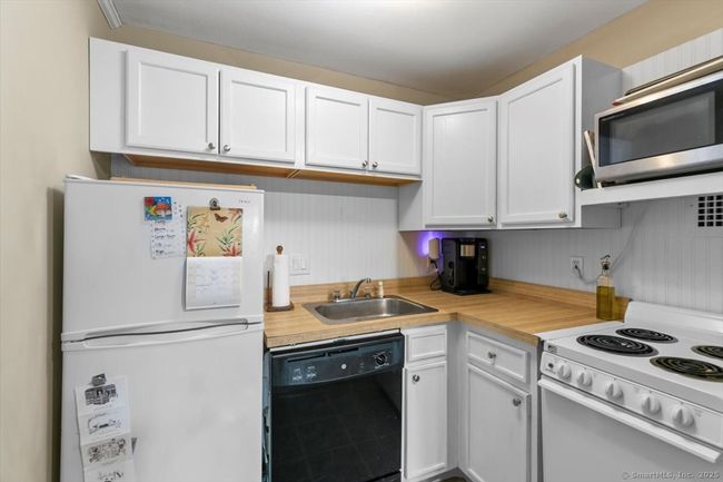 230 - 230 West Walk, Condo with 1 bedrooms, 1 bathrooms and 2 parking in West Haven CT | Image 18