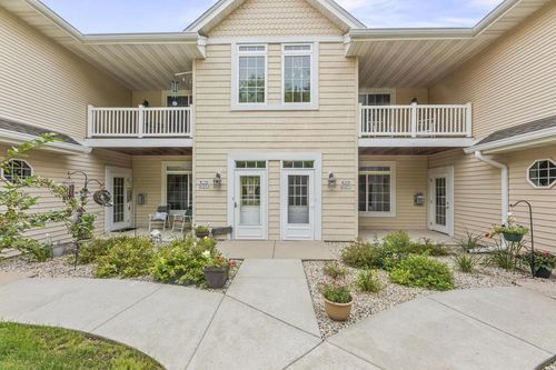 W398N6071 Autumn Woods Drive, Oconomowoc, WI, 53066 | Card Image