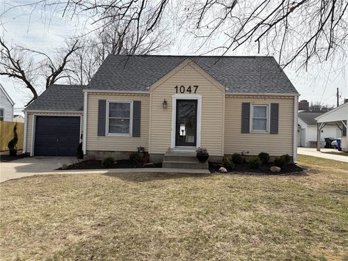 1047 27th St Ne, Cedar Rapids, IA, 52402-4124 | Card Image
