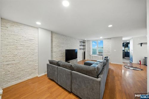 50 Glenwood Ave, Jersey City, NJ, 07306-4612 | Card Image