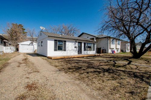 10518 102 Ave, Grande Prairie, AB, T8V1A4 | Card Image