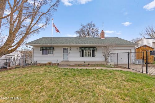 221 N 26th Ave, Yakima, WA, 98902-2316 | Card Image