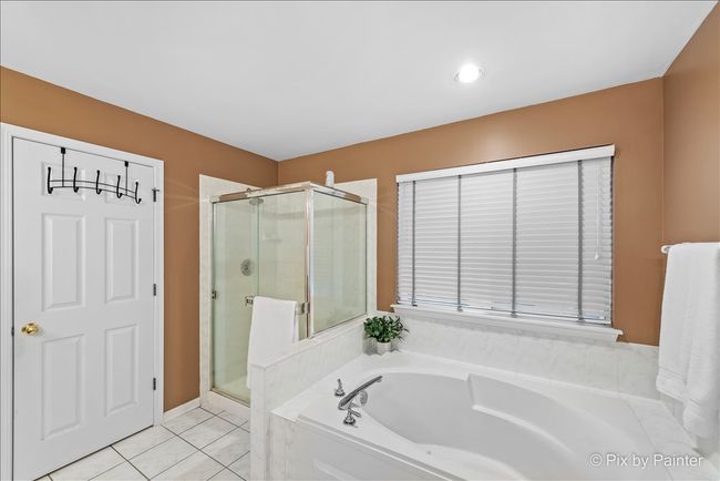 Soaker Tub and Walk-in Shower | Image 20
