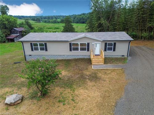 631 Edsel Rd, Traphill, NC, 28685-9062 | Card Image