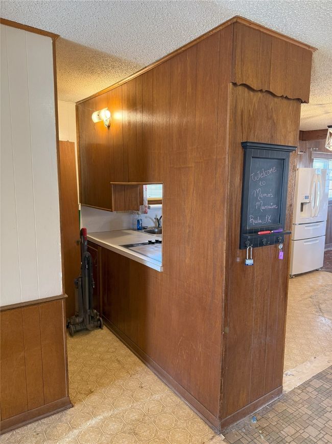 Utility closet behind kitchen | Image 16