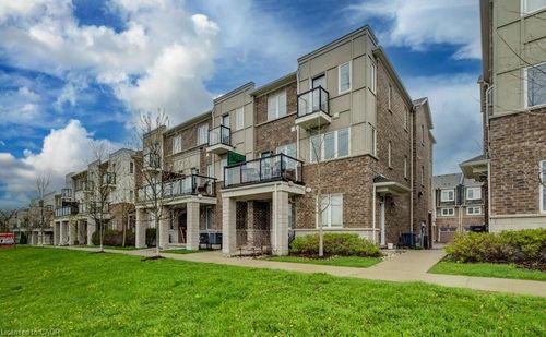 579 Goldenrod Lane, Kitchener, ON, N2R0L7 | Card Image