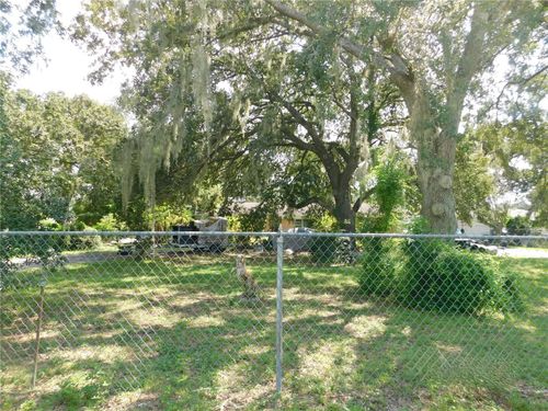 915 E Clay Ave, BRANDON, FL, 33510-3807 | Card Image
