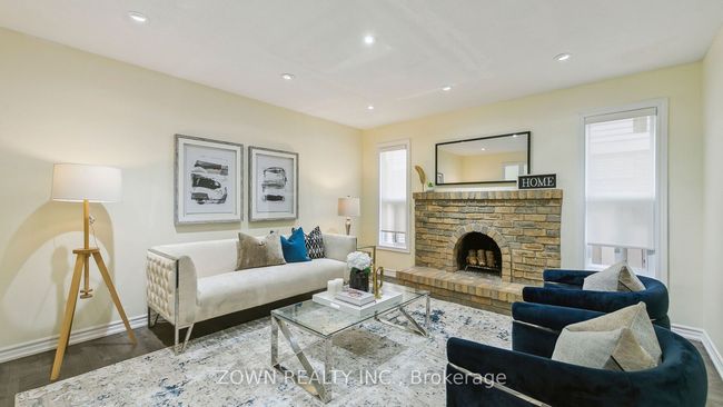 33 Dafoe Cres, House other with 6 bedrooms, 4 bathrooms and 2 parking in Brampton ON | Image 6