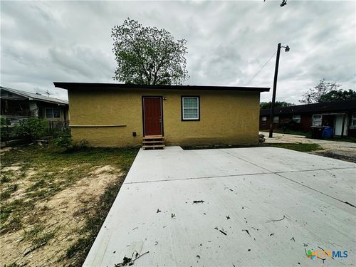 b-714 S River Street, Seguin, TX, 78155 | Card Image