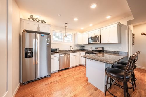 unit-2-21 Summit Ave, Beverly, MA, 01915-4888 | Card Image