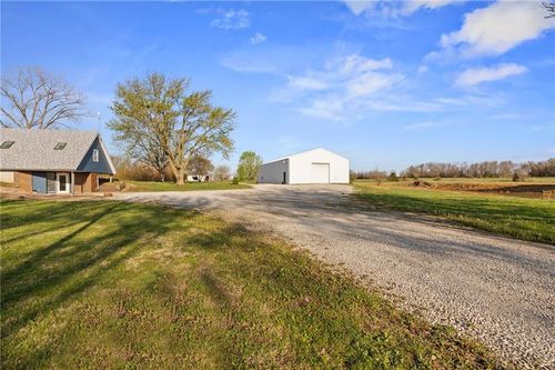 10059 Ne Highway E, Windsor, MO, 65360-2151 | Card Image