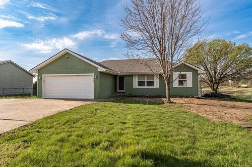 503 Jennifer Ln, Garden City, MO, 64747-9121 | Card Image