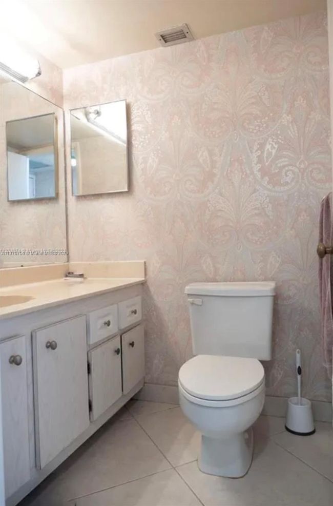 APT-1709 - 3800 S Ocean Dr, Condo with 1 bedrooms, 2 bathrooms and null parking in Hollywood FL | Image 12