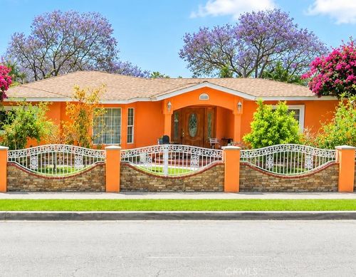 2004 W Mcfadden Ave, Santa Ana, CA, 92704-2831 | Card Image