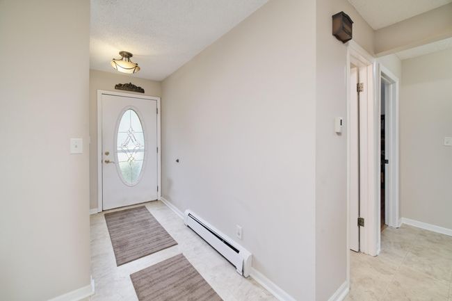 Front Entry | Image 12