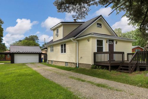 1696 Davis Ave, Erie, PA, 16509-2816 | Card Image