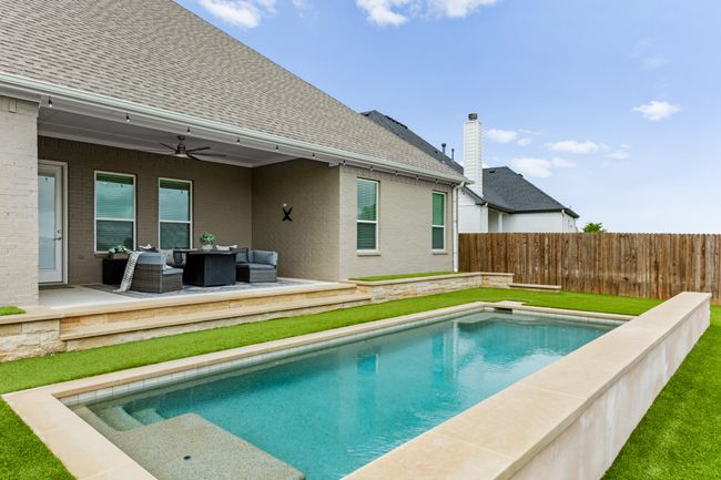 Privacy and relaxation. Ready for an umbrella on the tanning ledge | Image 37