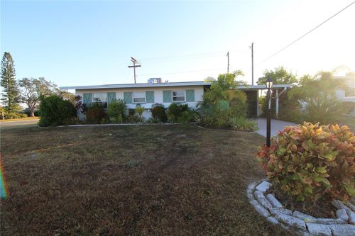 1229 Chevy Chase Dr, SUN CITY CENTER, FL, 33573-5311 | Card Image