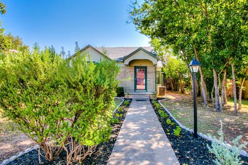 16 N Adams St, San Angelo, TX, 76901-3359 | Card Image