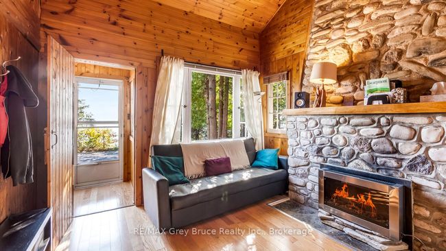 1081 Dyers Bay Rd, House other with 2 bedrooms, 1 bathrooms and 4 parking in Miller Lake ON | Image 10