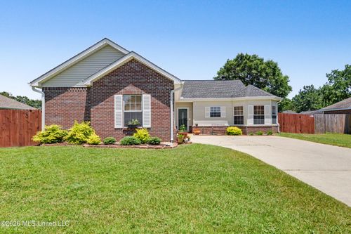 7713 Falcon Cir, Ocean Springs, MS, 39564-7021 | Card Image
