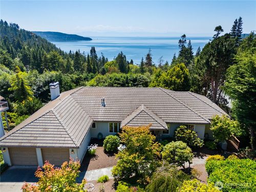 4158 Islander Way, Anacortes, WA, 98221-8517 | Card Image