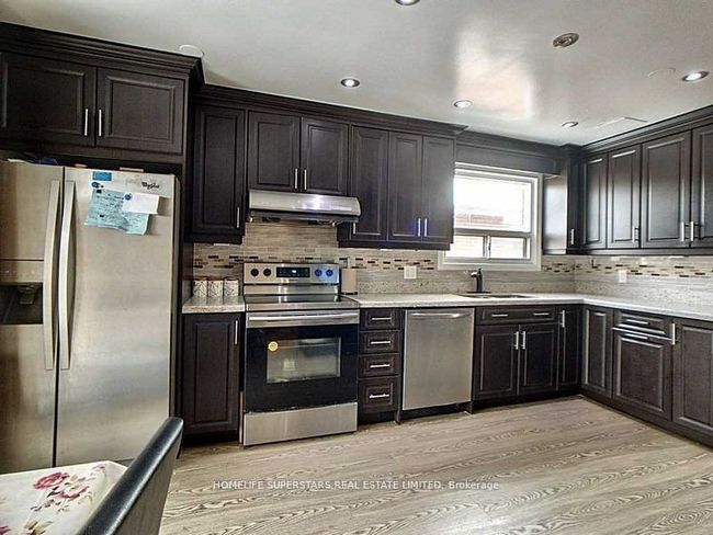 28 Bramhall Crt, House attached with 4 bedrooms, 3 bathrooms and 4 parking in Brampton ON | Image 7