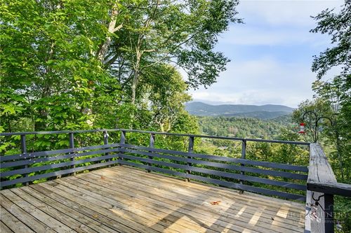 121 Park Lane, Sugar Mountain, NC, 28604 | Card Image