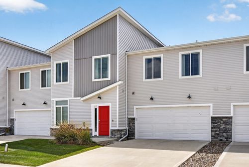 9556 Crestview Dr, West Des Moines, IA, 50266-5061 | Card Image