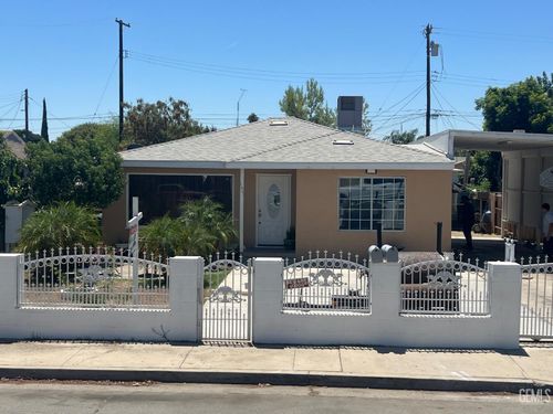 137 W Ash Ave, Shafter, CA, 93263-2601 | Card Image
