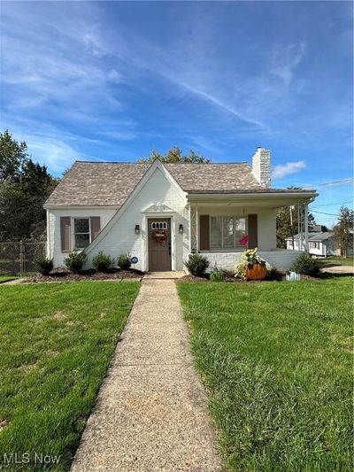 View of front of home featuring a front lawn | Image 3