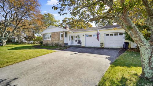 11 Norman Dr, Centereach, NY, 11720-2718 | Card Image