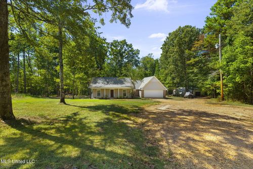 1522 W Flowers Rd, Terry, MS, 39170-9796 | Card Image