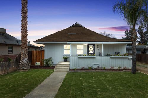 683 E Polk St, Coalinga, CA, 93210-2301 | Card Image