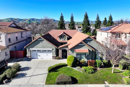 681 Canterbury Cir, Vacaville, CA, 95687-8219 | Card Image