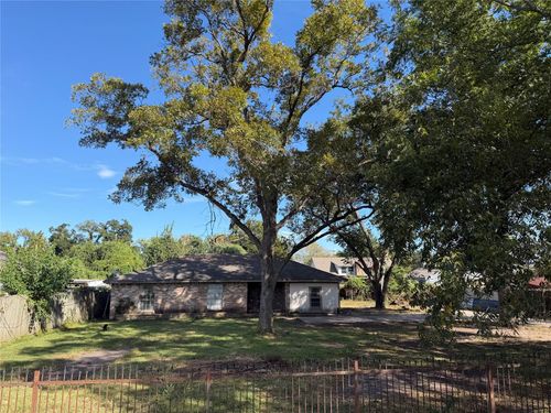 7102 Wendemere St, Houston, TX, 77088-7745 | Card Image