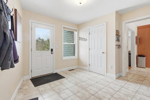 10 Ball Rd, Kingston, NH, 03848-3604 | Card Image