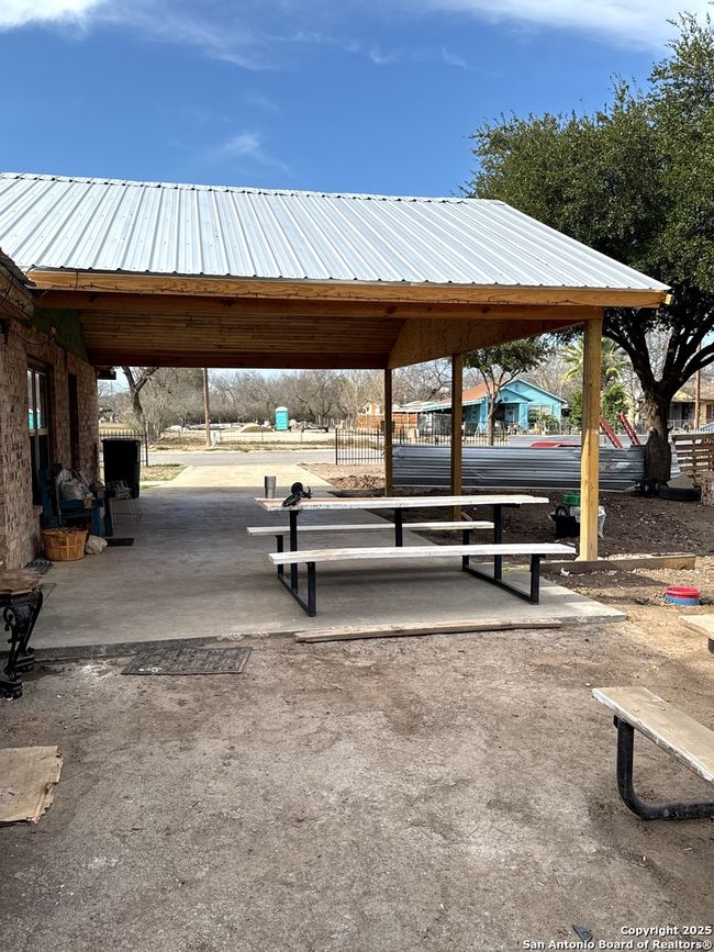 713 Boone St, House other with 2 bedrooms, 2 bathrooms and null parking in Uvalde TX | Image 23