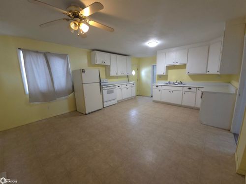 1034 Elm St, Webster City, IA, 50595-2020 | Card Image